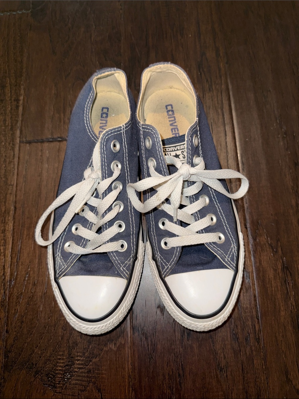 Converse Low-Top Sneakers in Navy and White W7